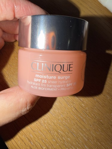 Clinique moisture surge spf25 - clinique,