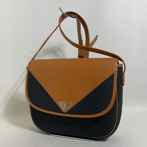 Excellent condition yves - excellent,