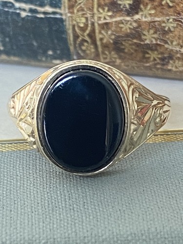 Gents 9ct gold onyx signet - 9ct,