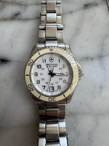 Victorinox swiss army - army, maverick