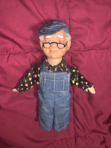 Old fashioned dolls - fashioned,