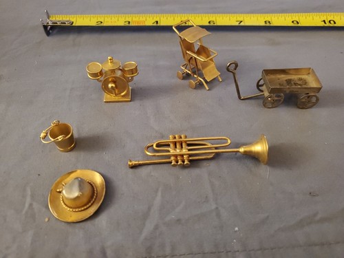 Vtg trinket shelf items - 6,