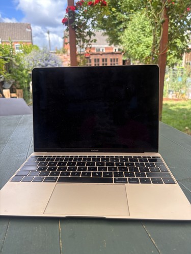 Apple mac laptop - apple,