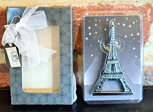 Eiffel tower ribboned gift - tower,