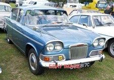 PHOTO  DYY817C HUMBER SCEPTRE  CLASSIC CARS AND BUSSES AT THE RALLY. THE INCREDI