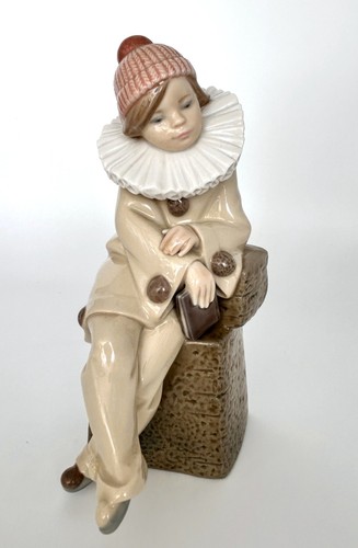 Lladro 5203 little jester - lladro, jester"