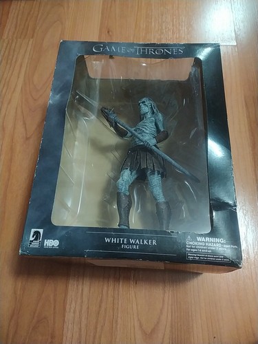 Dark horse white - dark, walker