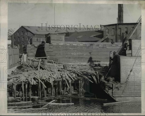 1938 press photo barges lifted - photo,