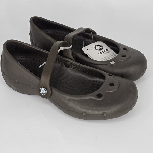 Nwt crocs alice chocolate - crocs,
