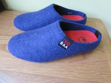 ISOBAA MERINO WOOL BLEND SLIPPERS (NAVY/ORGANGE) SIZE 6.5 UNWORN