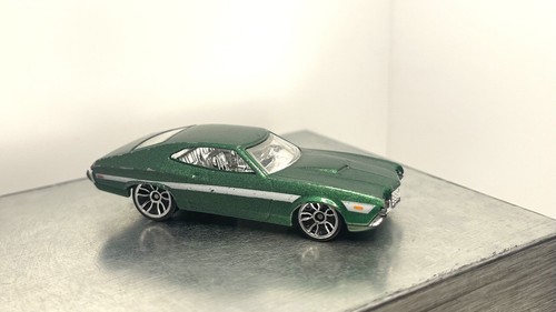 Hot wheels ford gran - hot,