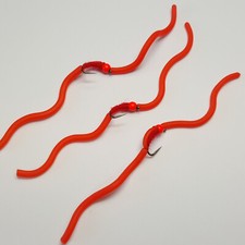 3 x BARBLESS RED SQUIRMY WORMS  Sizes 10,12 Available