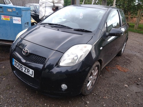Toyota yaris mk2 2006 breaking - toyota,