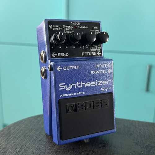 Boss synthesizer guitar - sy-1,