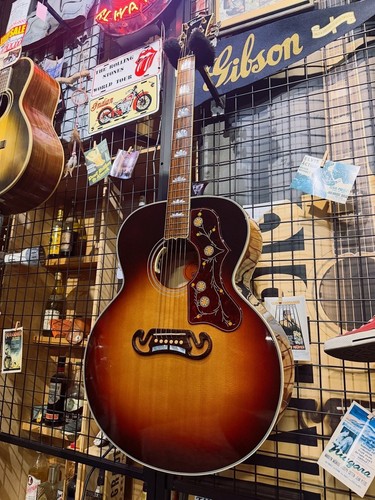 Gibson 200 triburst hand - gibson, sj-200