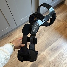 Donjoy hinged four-point knee