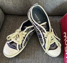 Moshulu Low Top Lace Up Ladies