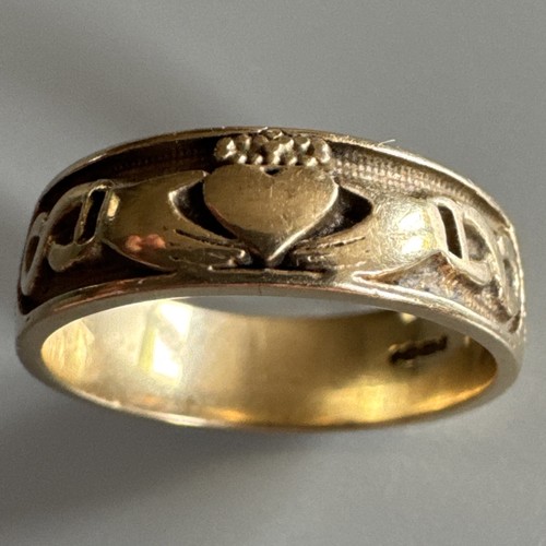 9ct yellow gold 375 claddagh - yellow,