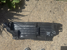 CRACKED Land Rover Discovery L462 Radiator Shutter HY32-8475-A Genuine