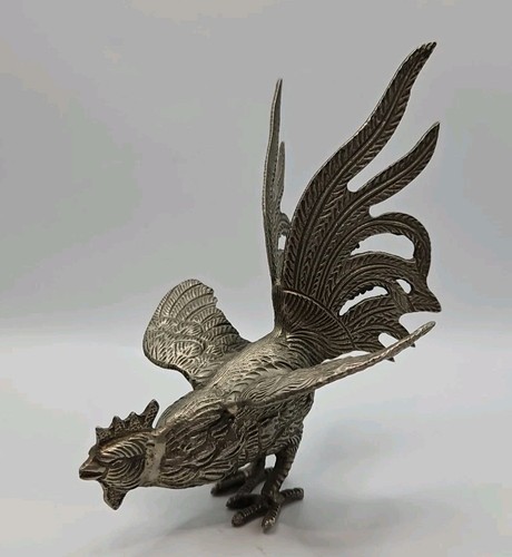 Silver coloured metal fighting - coloured,