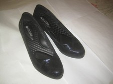 Ladies shoes ‘ PAVERS ‘