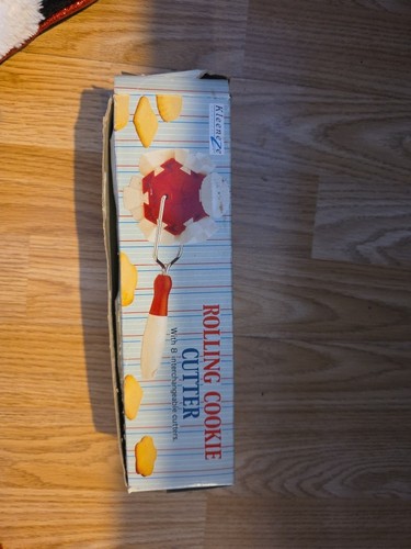 Vintage rolling cookie cutter - ,