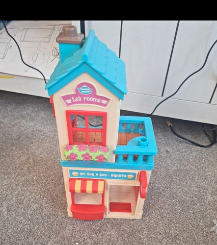 Happyland tea rooms - tea, set