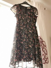 Billie & Blossom Women's Petite Size 10 Floral and Black  Skater Dress.