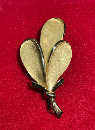 Vintage 1960s crown trifari - vintage,