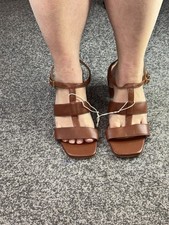 Brown T-bar Strappy Mid Block