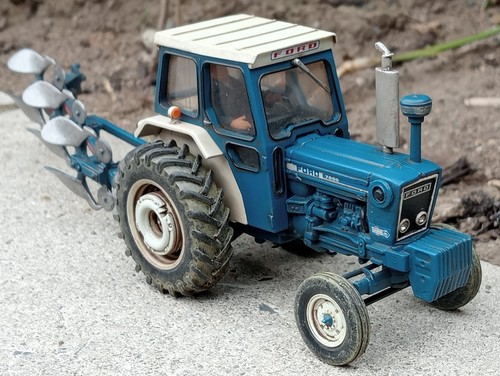 Britains ford 7600 - 1/32,
