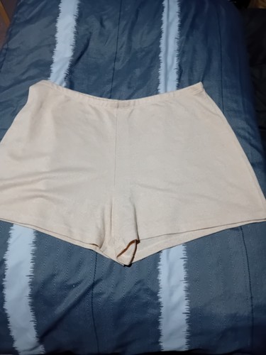 Ladies beige shorts size 18 - shorts,,