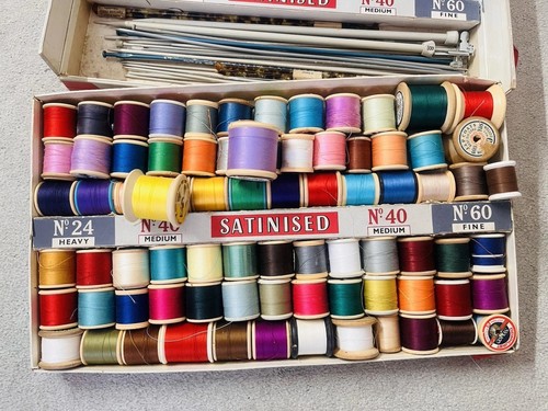 Vintage coats thread box - vintage, with