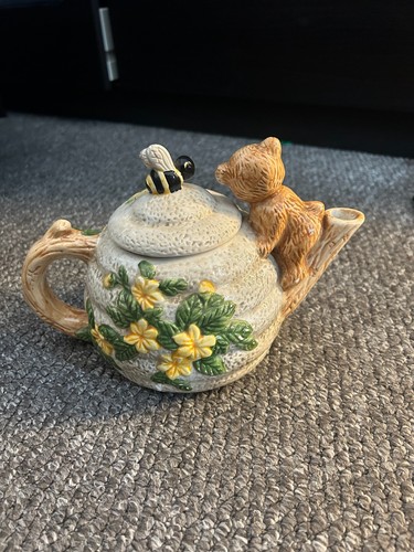 Vintage bear and bee - bear,