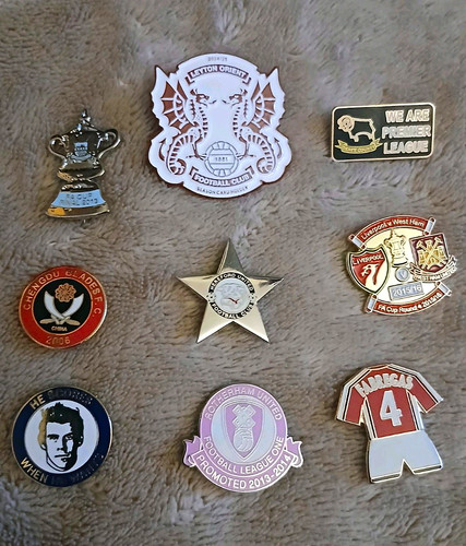 Mixed football pin - x9,