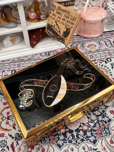 Vintage musical powder compact - musical,