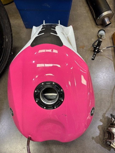Yamaha petrol tank - r1, 04-06