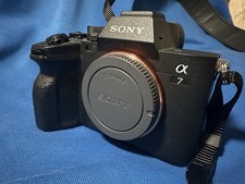 Sony Alpha A7 IV body 2000