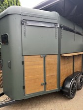 Horse box trailer - ,