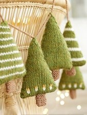 Stylish Christmas tree garland / bunting knitting pattern COPY