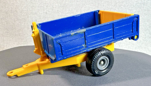 Britains farm tipping - farm, trailer