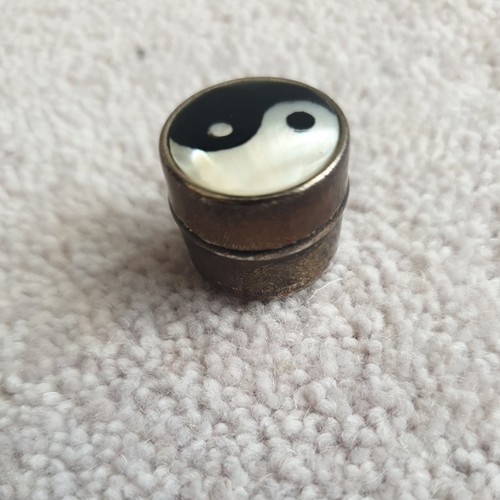 Vintage trinket box possible - box,