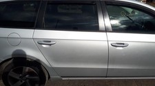 10-16 VOLKSWAGEN PASSAT B7 Estate O/S Drivers Side Right Rear Door Silver LA7W