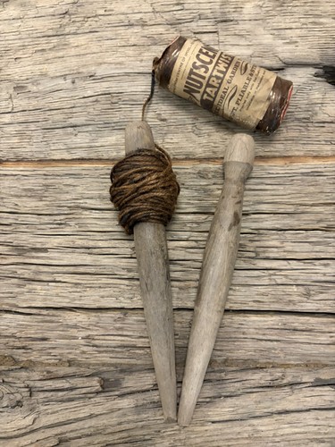 Vintage garden peg line