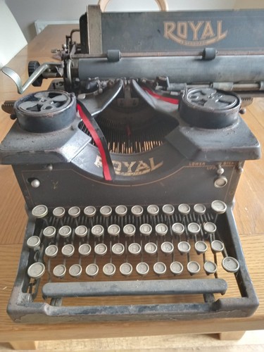 Royal typewriter 10 - royal, no.