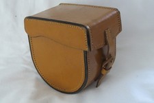 A VERY NICE LIGHT TAN COLOURED VINTAGE MEDIUM HARDY D BLOCK FISHING REEL CASE