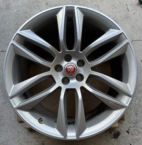 Jaguar rear wheel rim - jaguar,