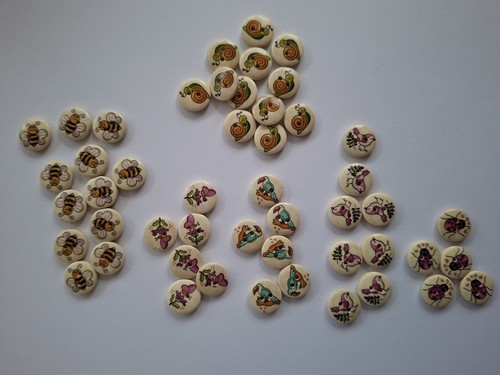 Wooden buttons holes bees - buttons,