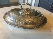 A QUALITY ANTIQUE VICTORIAN SILVER PLATED ENTREE DISH, MAPPIN Bros. LONDON.