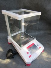 A GOOD OHAUS ADVENTURER AX124